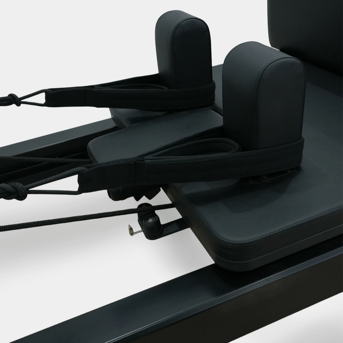 AL4 Aluminum Alloy Pilates Reformer | Black & White
