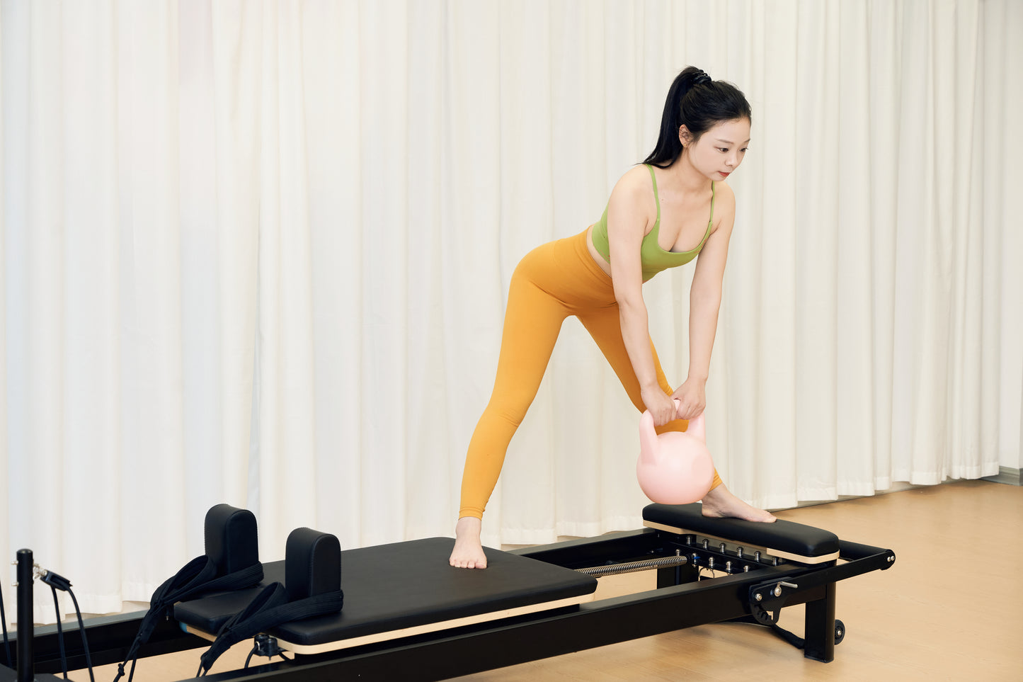 AL4 Aluminum Alloy Pilates Reformer | Black & White